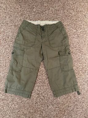 Banana Republic Olive Cargo Capri Pants